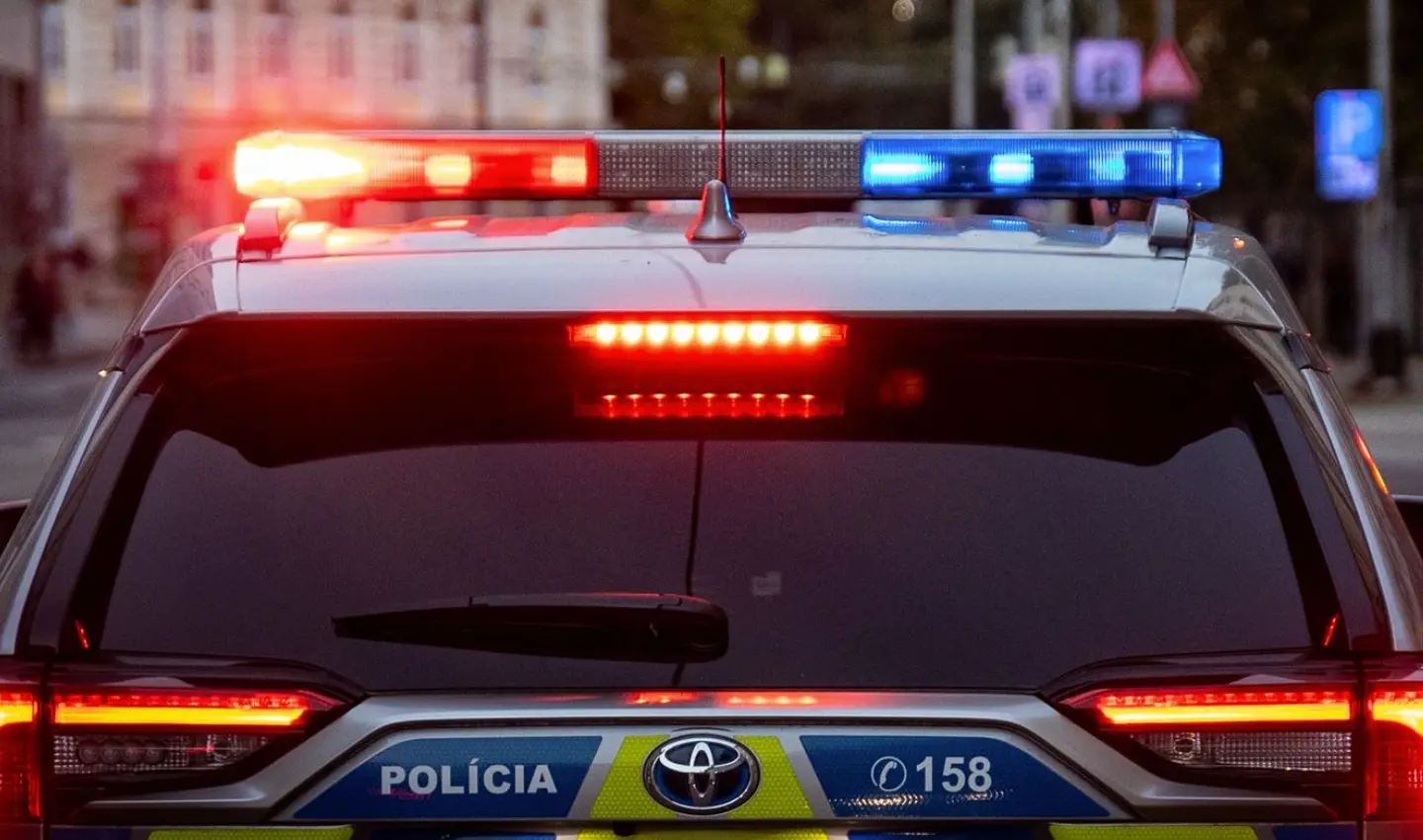 Трагедія на автомагістралі D1: Автомобіль перекинувся після зіткнення, одна людина загинула